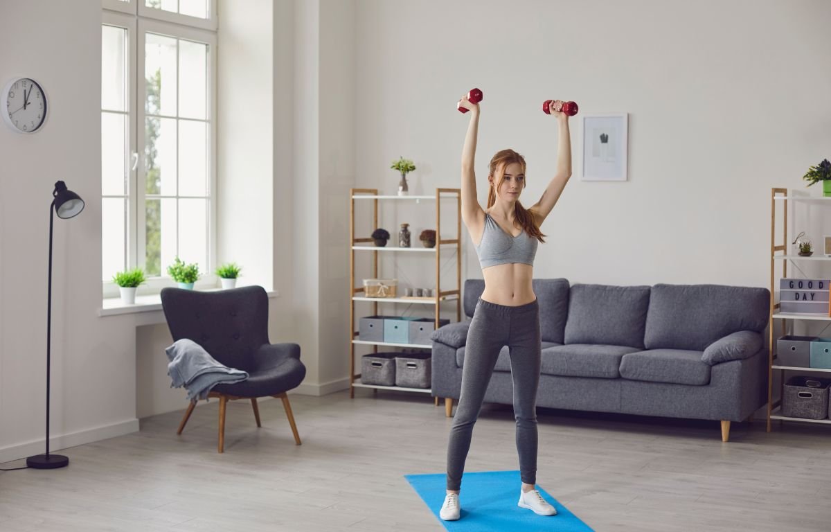Treinos em casa: como montar uma rotina de exercícios eficiente